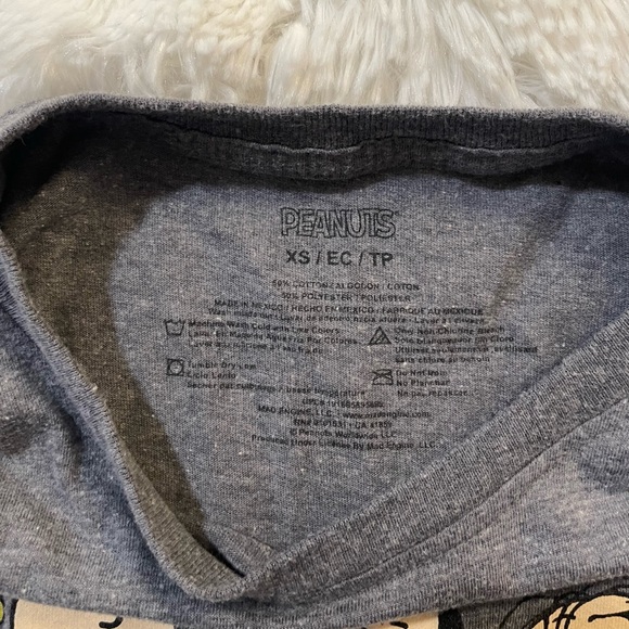 women’s peanuts graphic tshirt - Picture 3 of 3